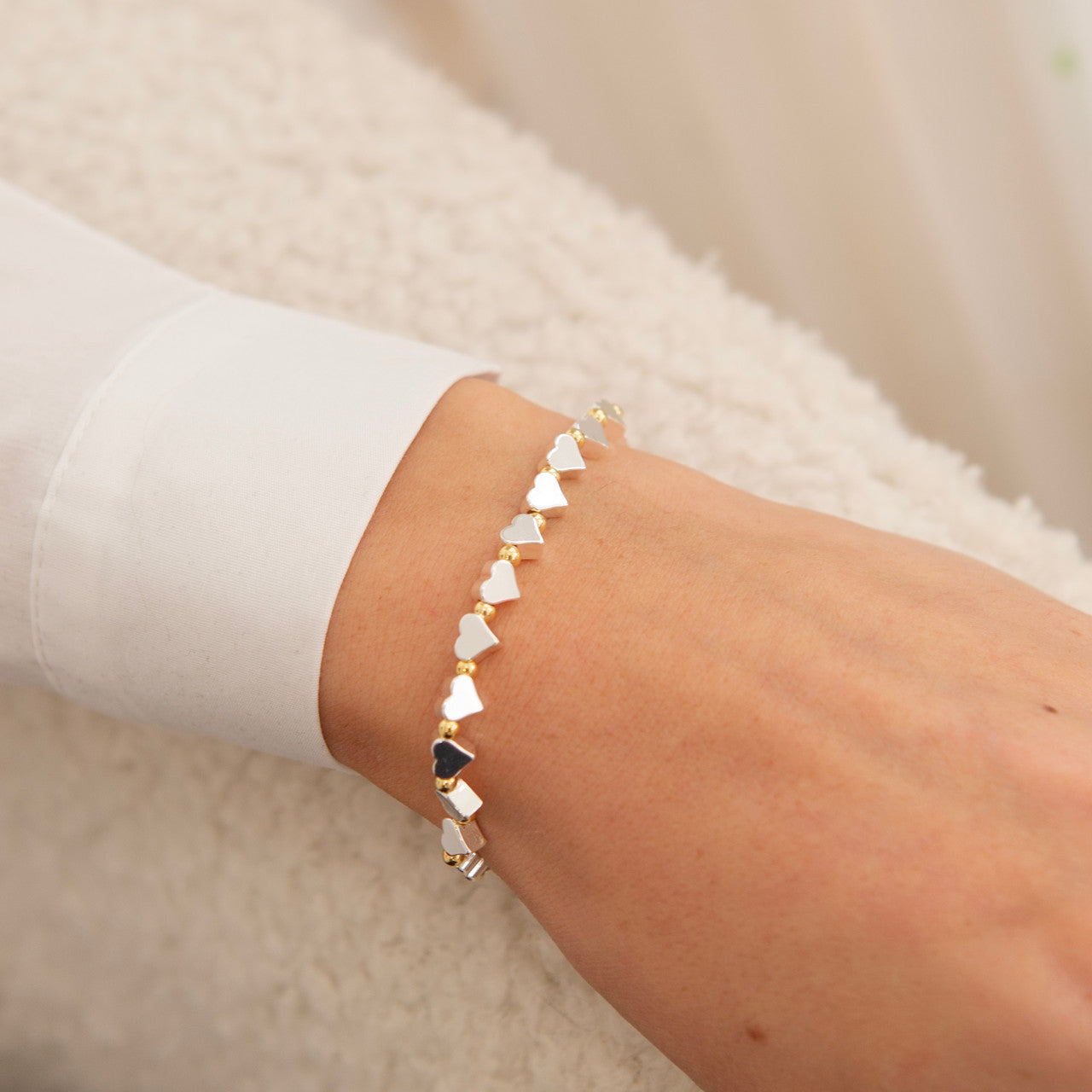 Dainty silver hearts bracelet