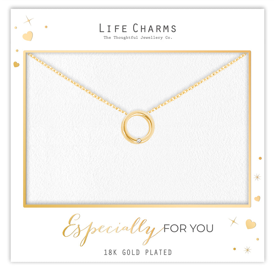 Sparkling circle pendant necklace in gold