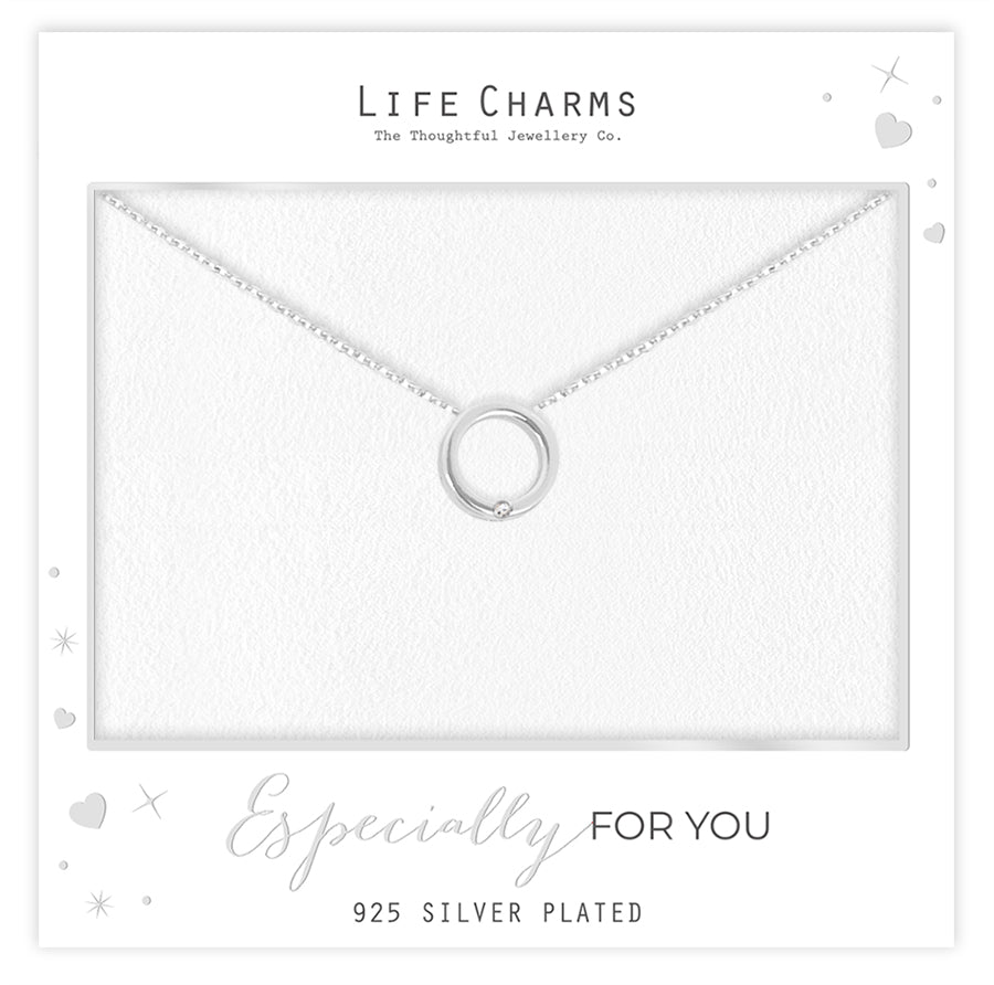 Circle pendant necklace