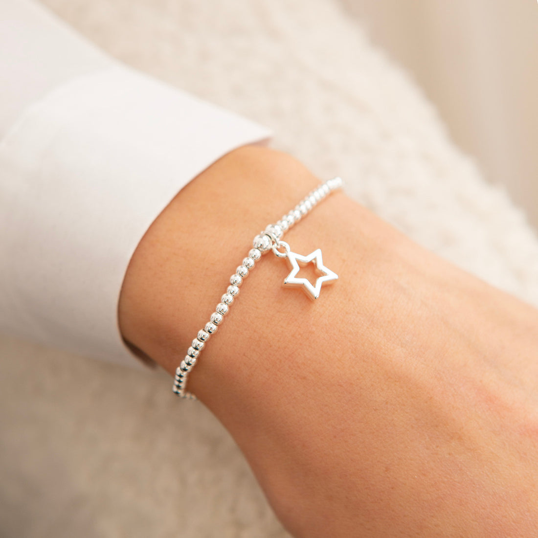 Dazzling open star bracelet in silver