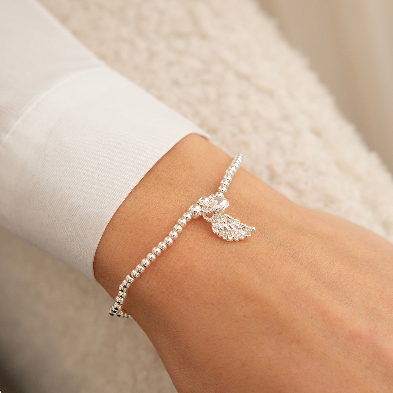 Sparkling angel wing bracelet in silver