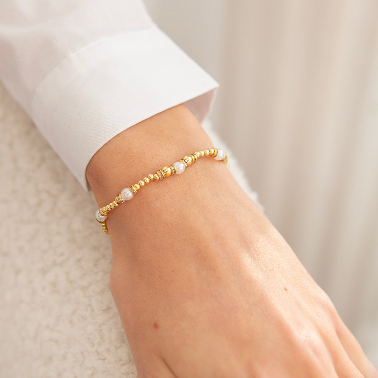 Freshwater pearl bead bracelet in gold