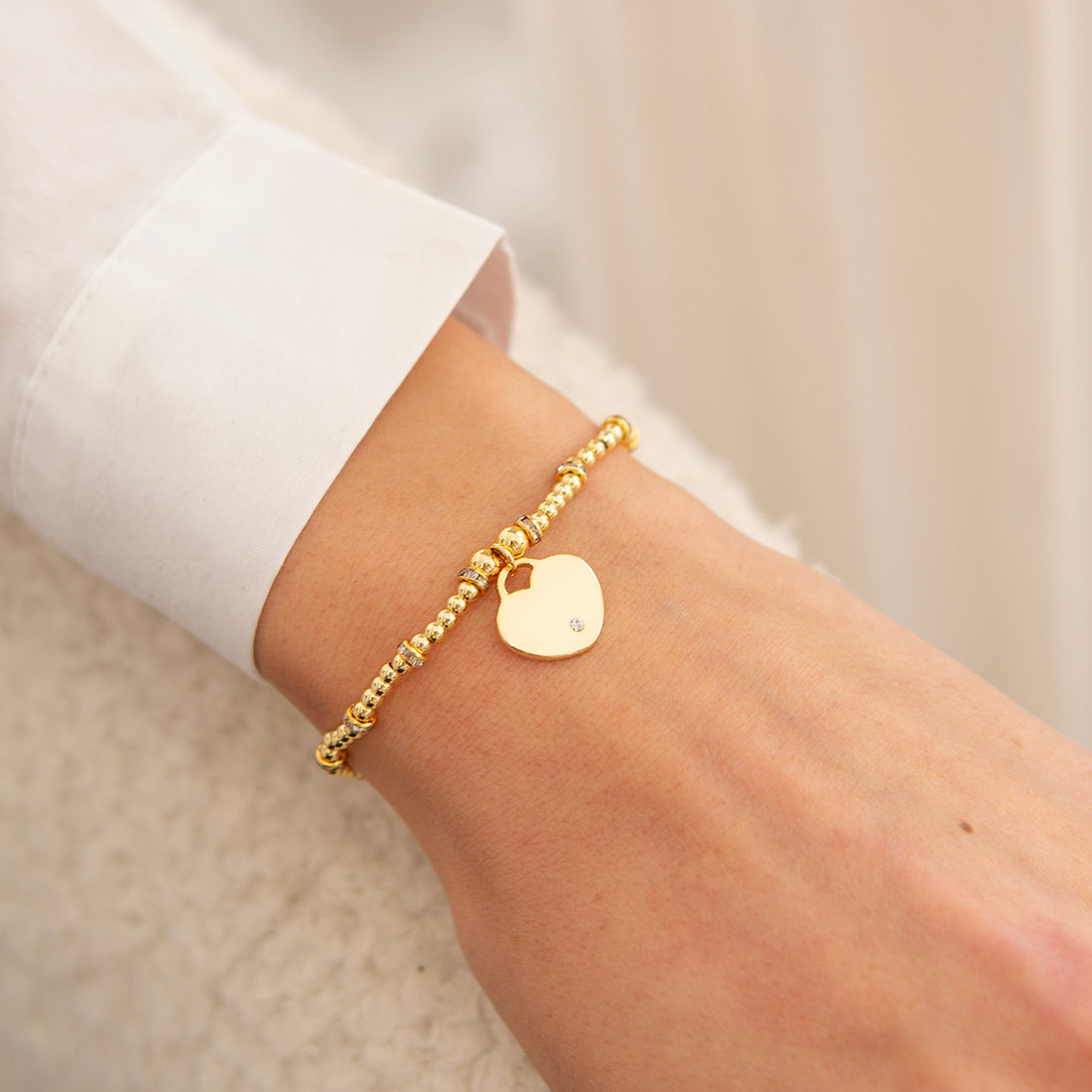 Heart with stone bracelet in gold