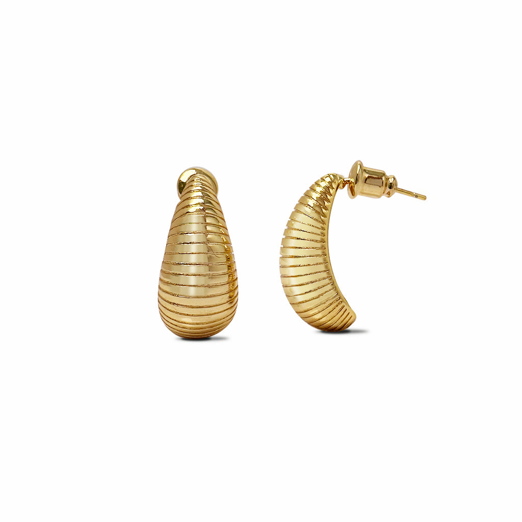 Teardrop earrings in gold