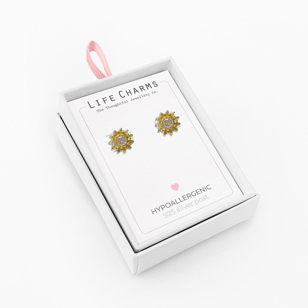 Gold daisy studs