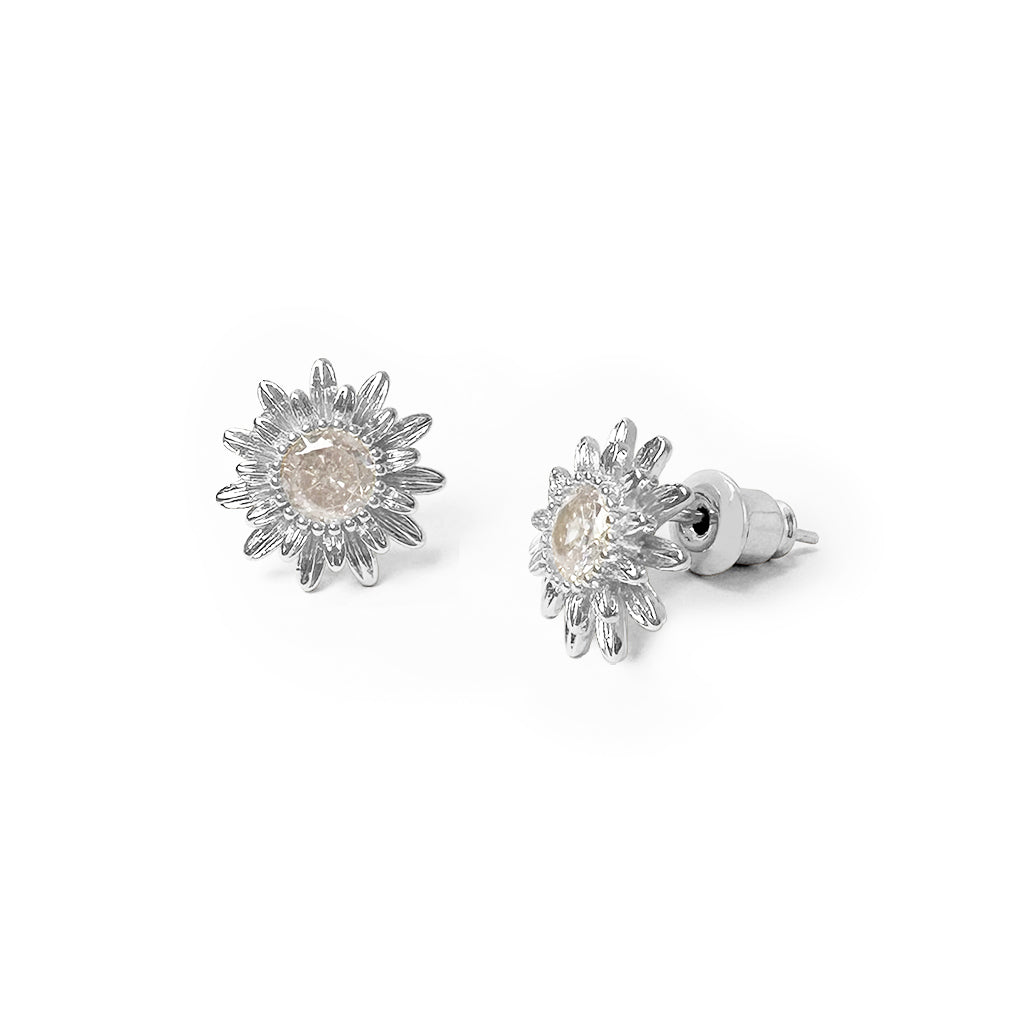 Silver daisy studs