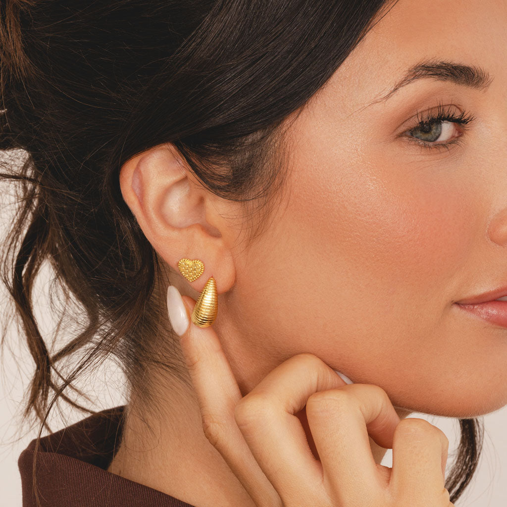 Honeycomb heart studs in gold