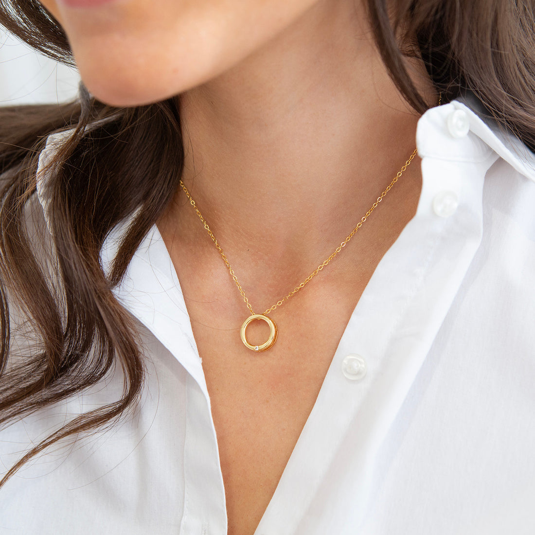 EFY Open circle with stone necklace in gold