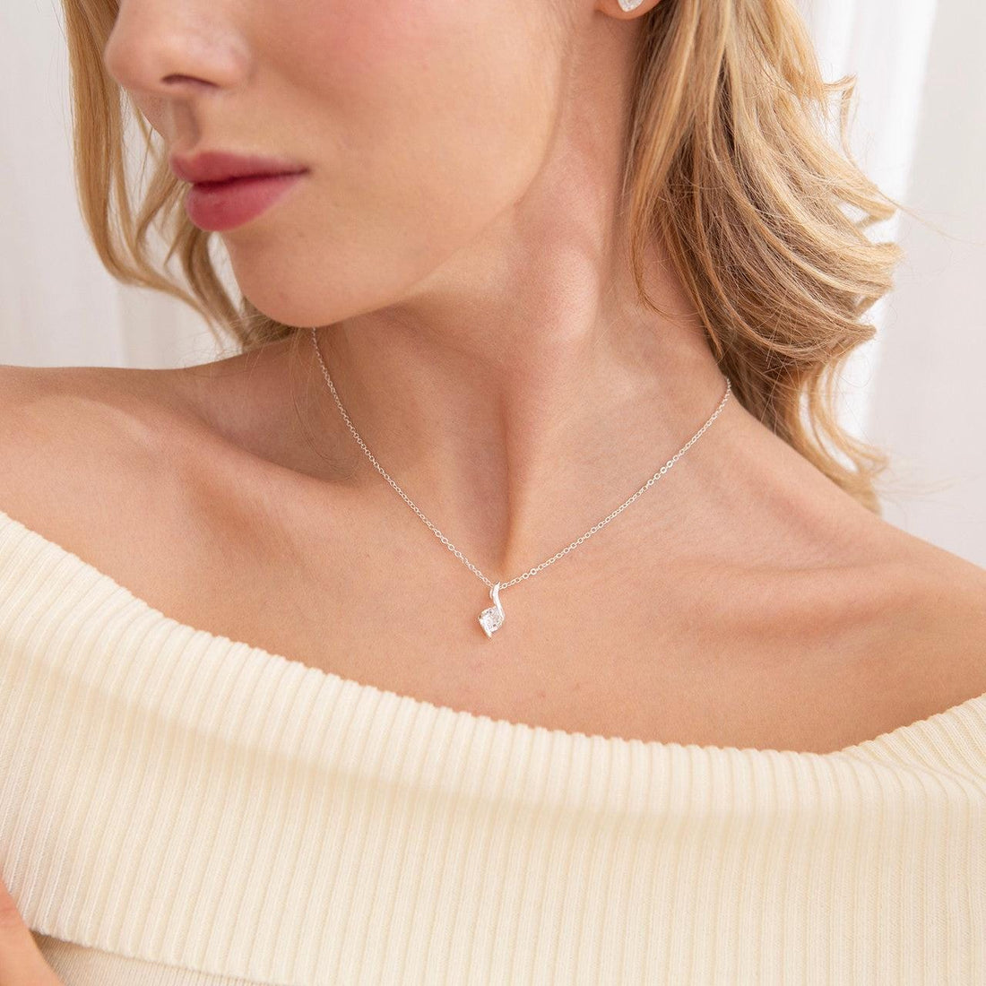 Crystal motif pendant necklace