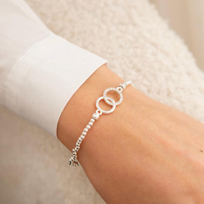 Sparkling circle bracelet