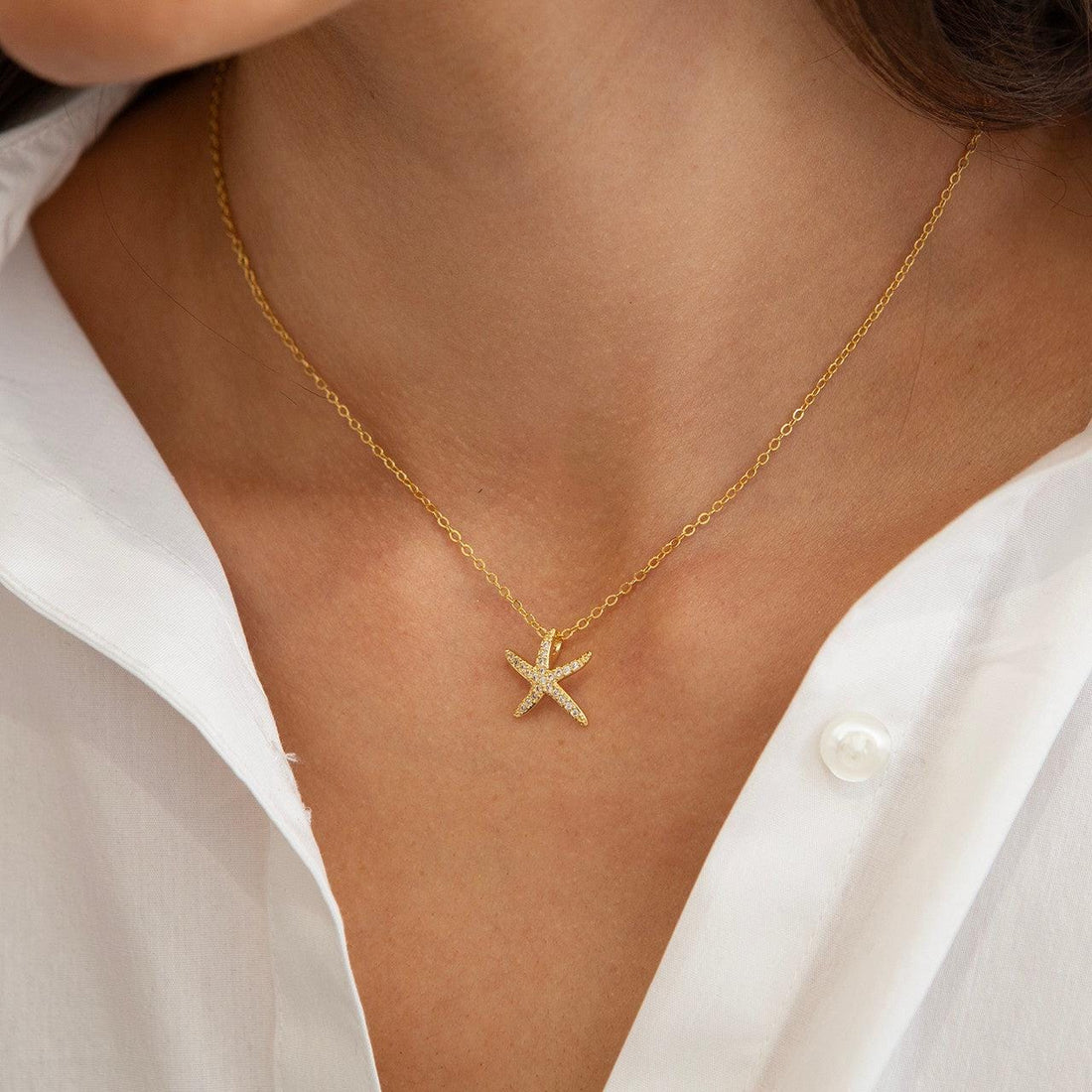 Sparkle starfish pendant necklace in gold